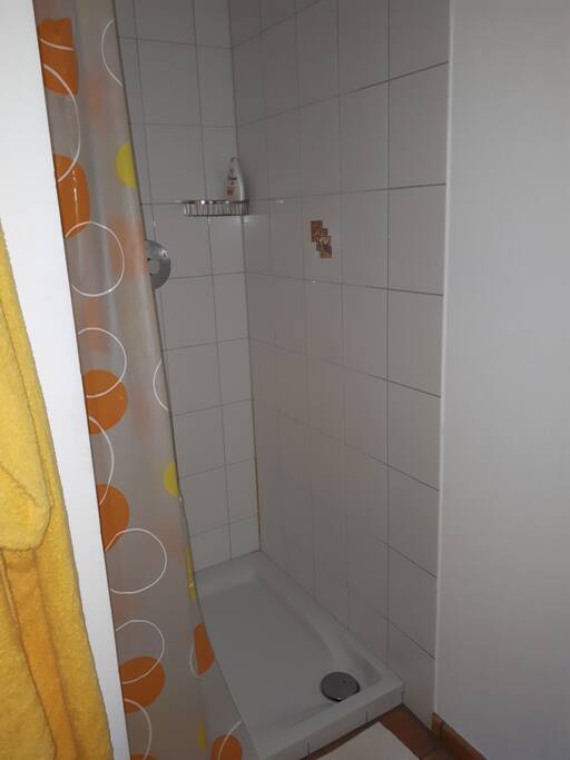 Dusche im Bad