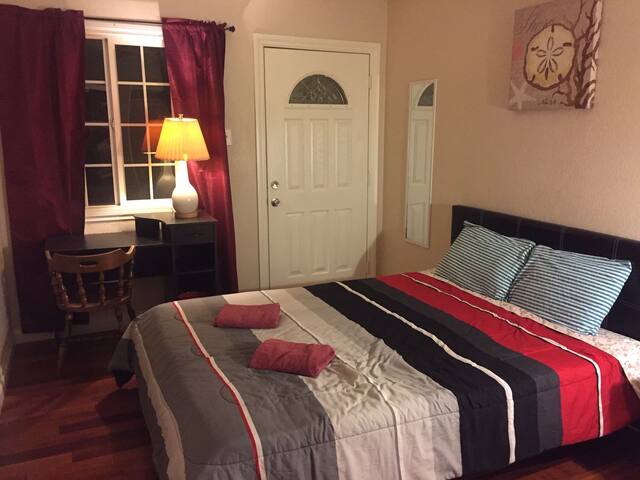 Disneyland #3 Cozy Bedroom