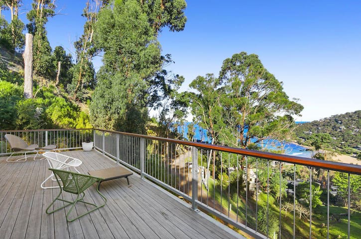 Wye9 – beautiful treetop and beach views