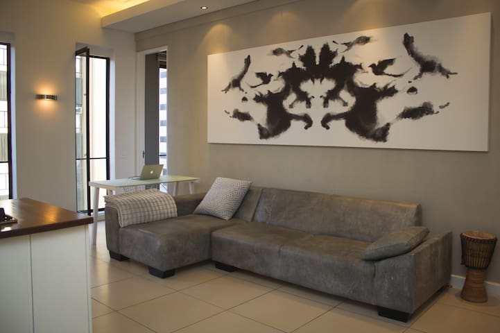 Central and modern apartment in downtown Cape Town