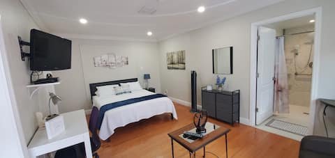 Luxury Modern Apartment near Stadium and Airport