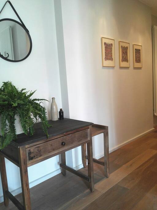 cloakroom-table