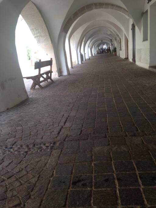La frescura dei portici d'Estate