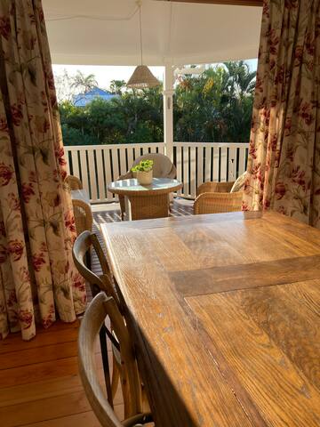 Classic Queenslander close to city cat gallery image 3