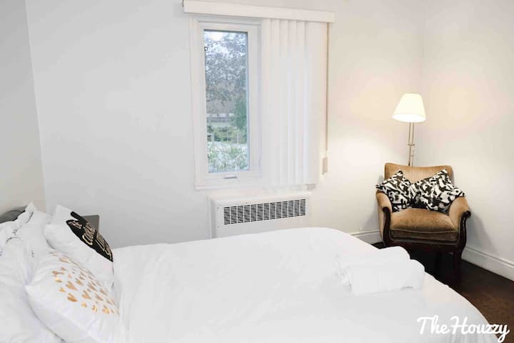 חדר שינה 1 - מיטה זוגית/בגודל מלא