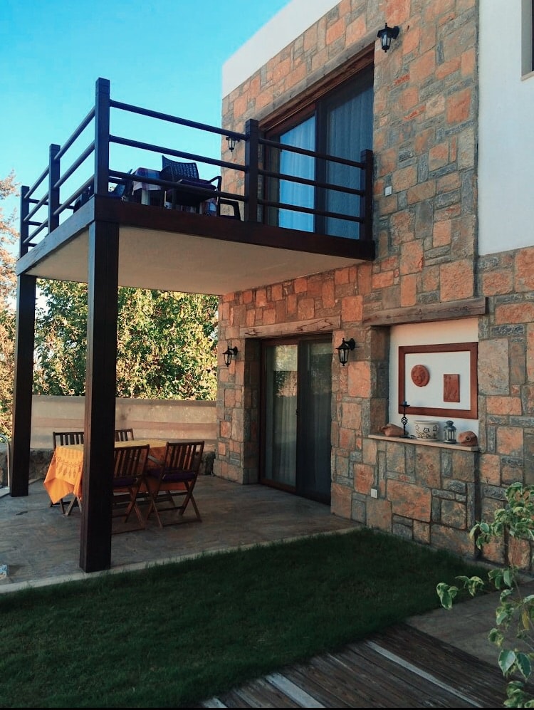 Gürece Havuzlu Taş Villa