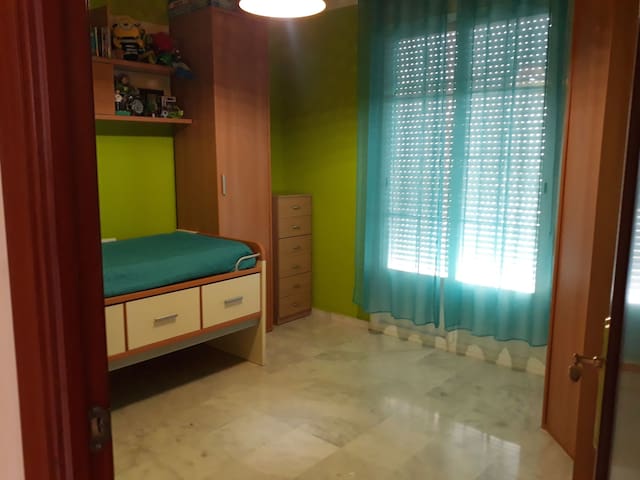 2 pers/noche,habitación amplia en  Bahia de Cádiz