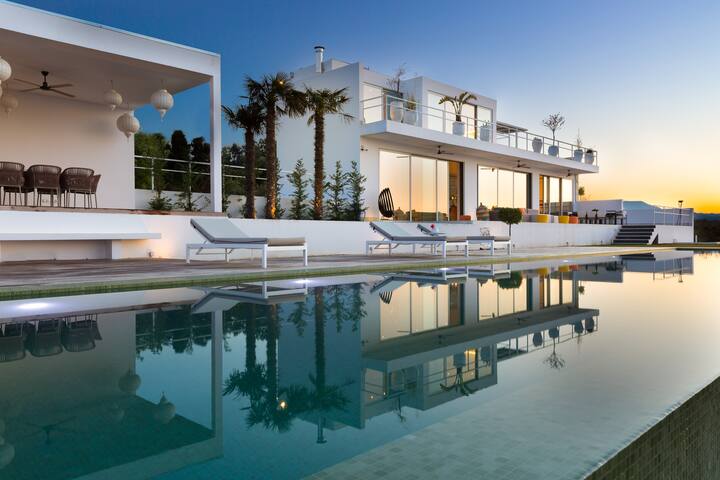 Villa Amnalys – Private Resort with Staff Services gallery image 2