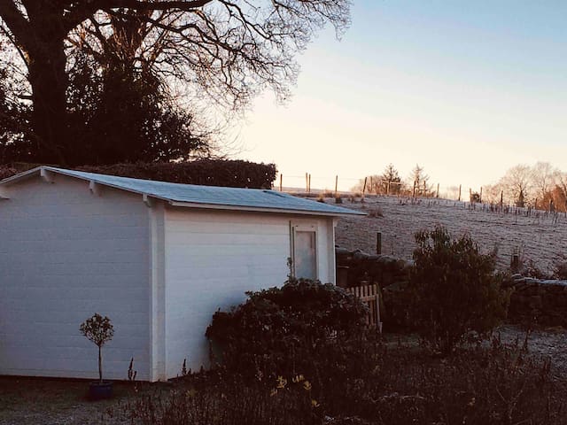 Oakland Hut, Heart of Windermere