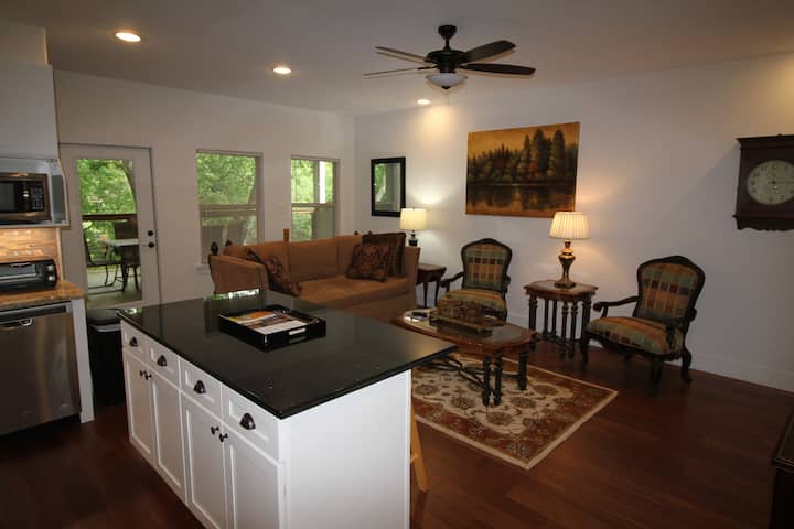 Guest Suite W/covered Patio. - San Antonio