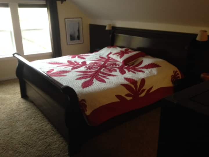 Glavna spavaća soba s bračnim krevetom (širine 180