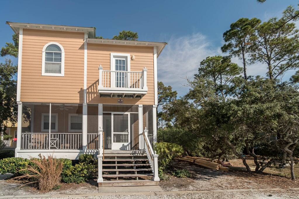 Deck,Porch,Building,Cottage,Yard