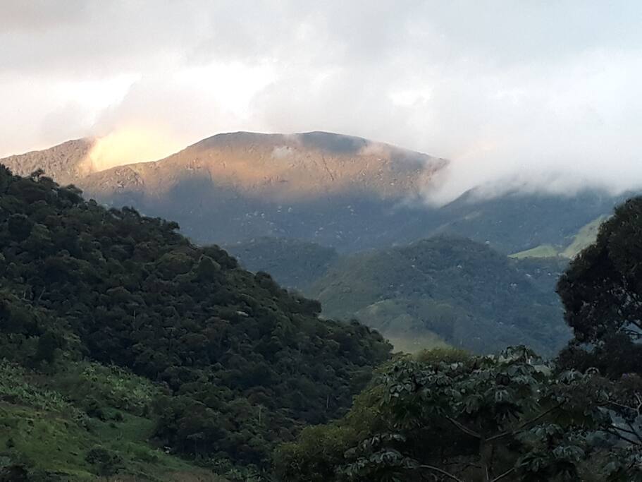 Vista da varanda e janelas da frente