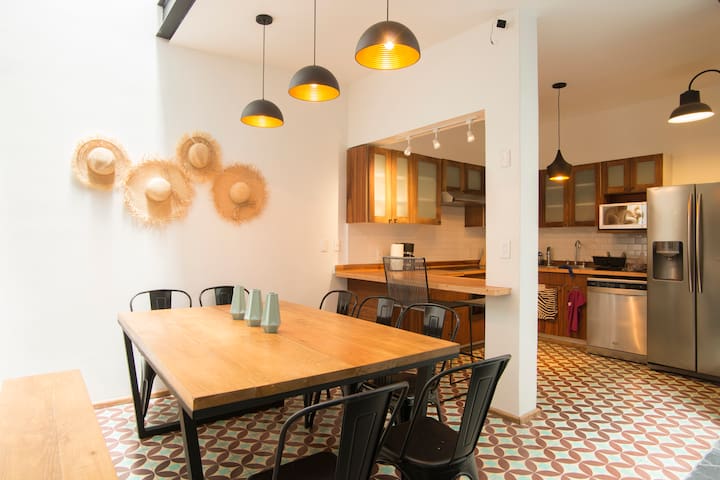 Condesa • Unique • Sunny House | 6 bedrooms gallery image 3