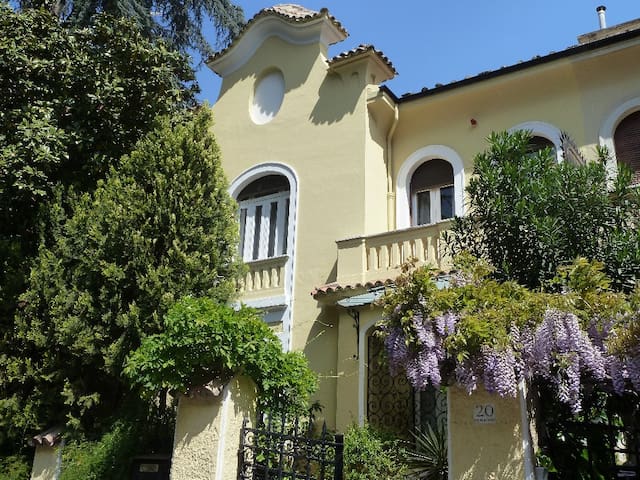 Luxury Liberty Villa next to Villa Borghese, Rome