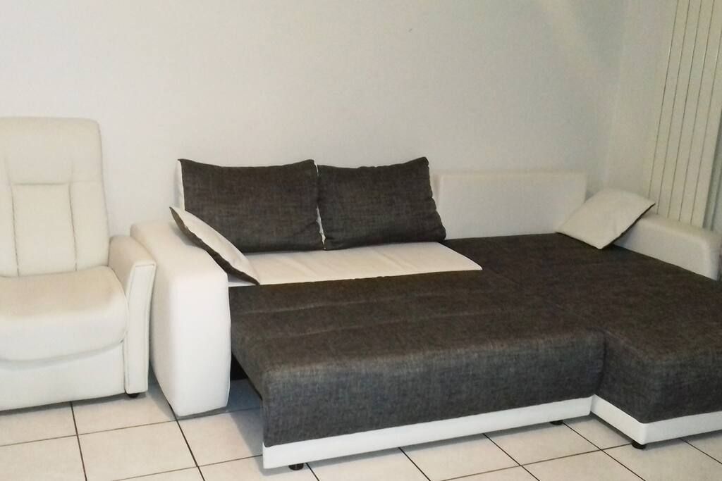 Chambre2 (salon)/ Bedroom2 (lounge)