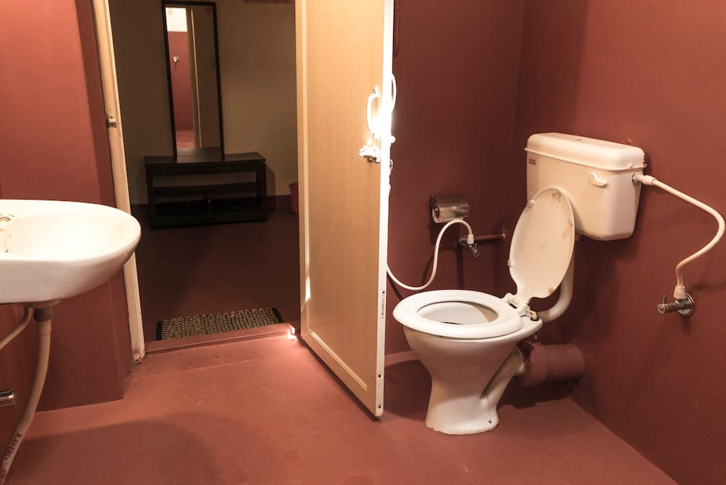 The well maintained bathroom