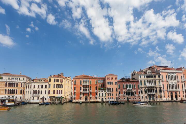 Palazzo Alverà Grand Canal gallery image 2