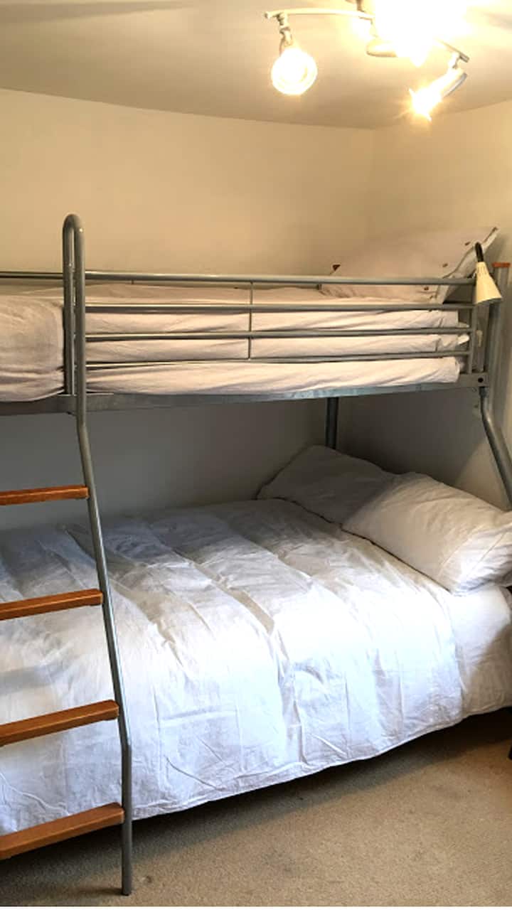 Single on top,double on bottom. Childrens bedroom