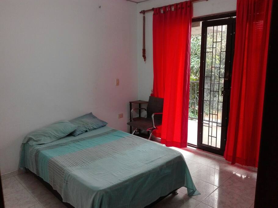 Comoda habitacion con amplio balcon