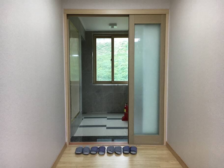 현관입니다