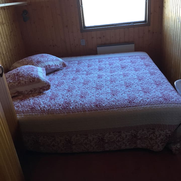 Chumba cha kulala cha rangi nyekundu