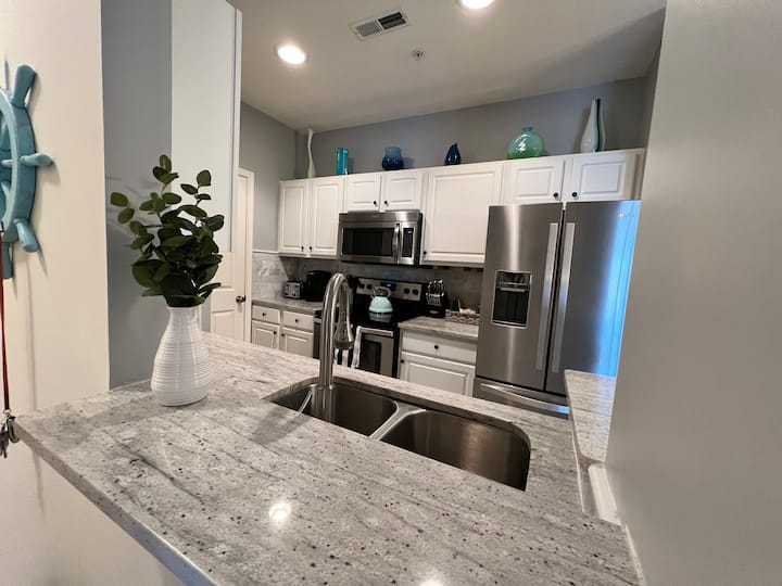 2 Bedroom, Dog-friendly Condo With Pool - Delaware