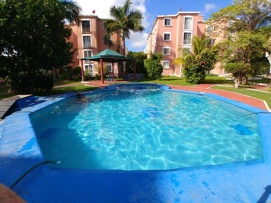 La alberca es el lugar ideal para disfrutar el clima de Cancún.