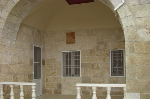 Bethlehem Gorgeous Old Style Apartment