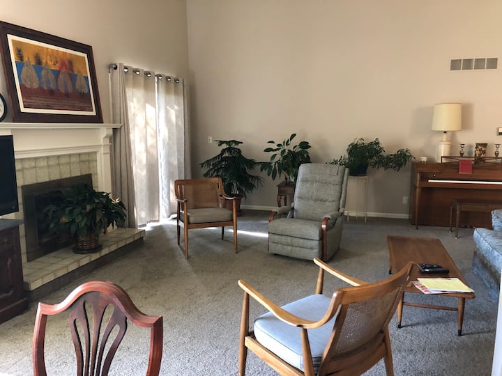 Scenic Retreat With Mountain Views Across Lake. - Mariner Point, Loveland