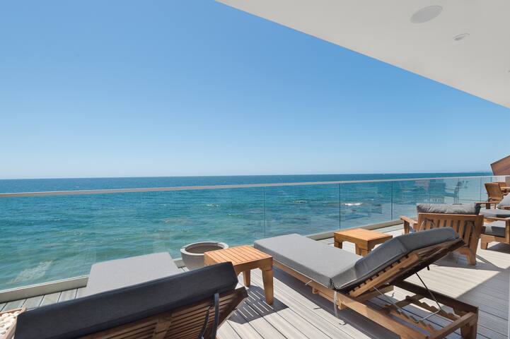 Oceanfront Beach House in Malibu gallery image 3