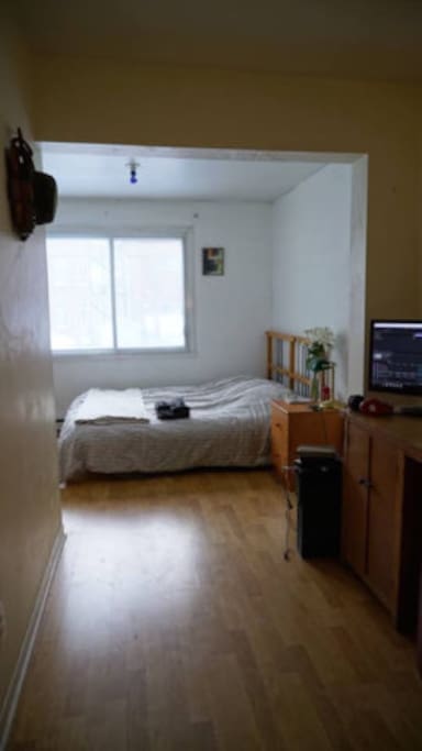 Guest bedroom (airbnb)
