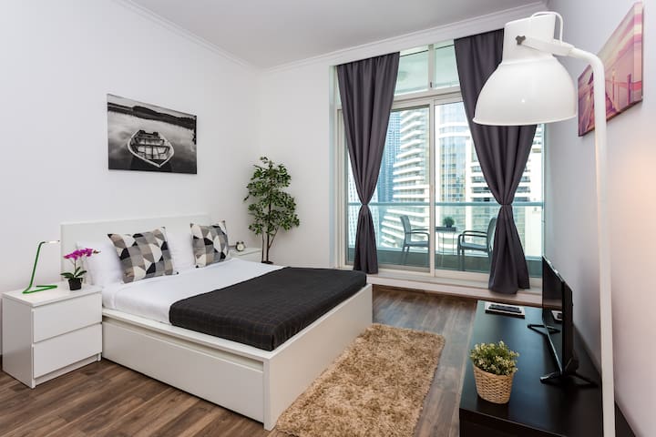 Lovely Studio with Amazing Views Great Location