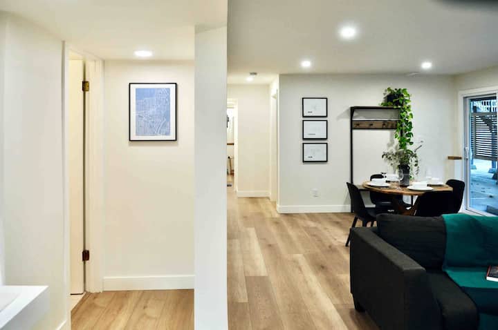 Lynn Valley Suite | North Vancouver - North Vancouver