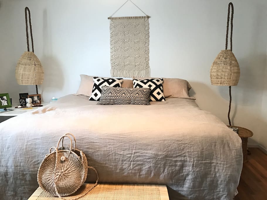 Large spacious back bedroom, very private, king size bed, TV cable, 2 large windows in bedroom, one looks out to lanai/yard. Sunny , open and airy. High thread count bedding. We provide ample closet space and dresser drawers for guests.