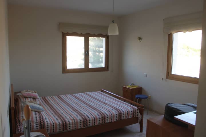 BERGSUTSIKT ÖVER GÄSTRUM