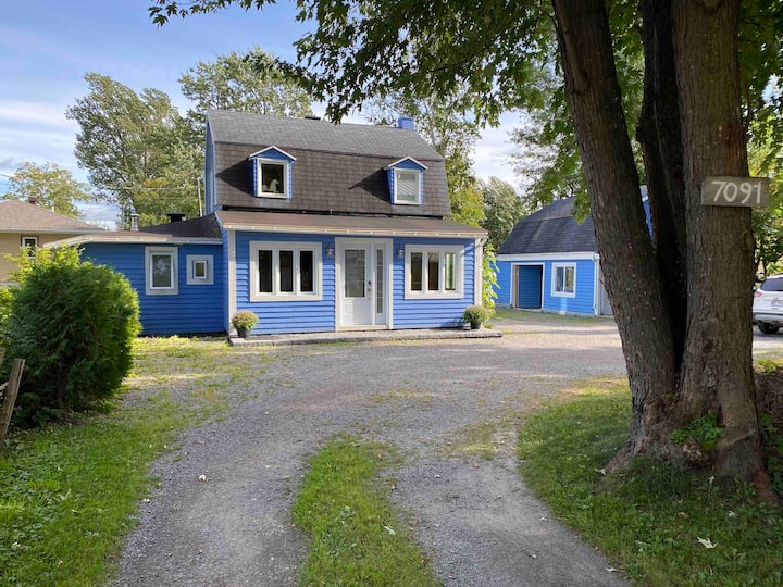 Orléans Island Blue House CITQ303093 Houses for Rent in Saint