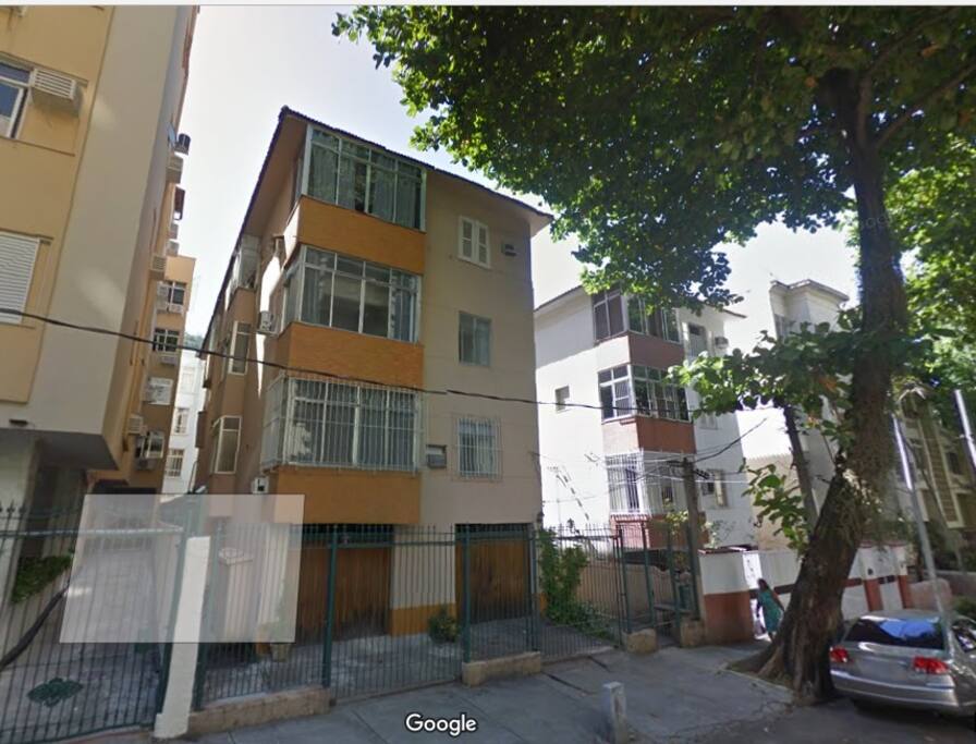 Fachada do edifício no tranquilo Bairro Peixoto, no coração de Copacabana - Rio de Janeiro - RJ.
