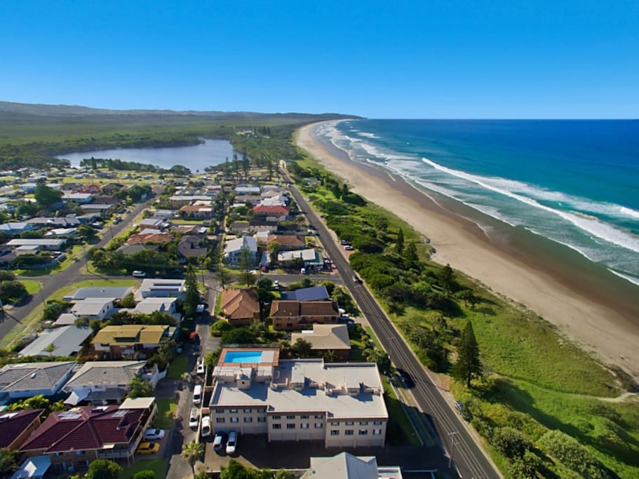 From Above! Beach Straight Across The Road And The Lake A Short Stroll Away