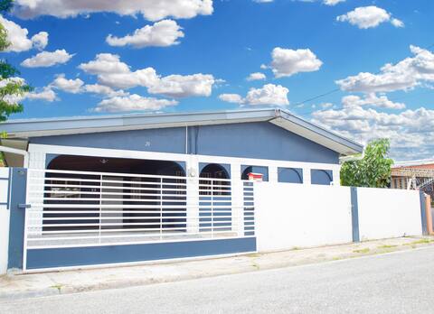 Modern Convenient Newly Renovated Cozy Getaway.