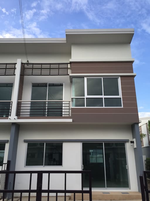 Entire townhome at atmospheric corner with garden. You own the entire house.