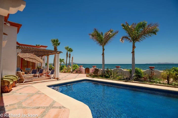 Casa Dreamaway - a beautiful house by the beach