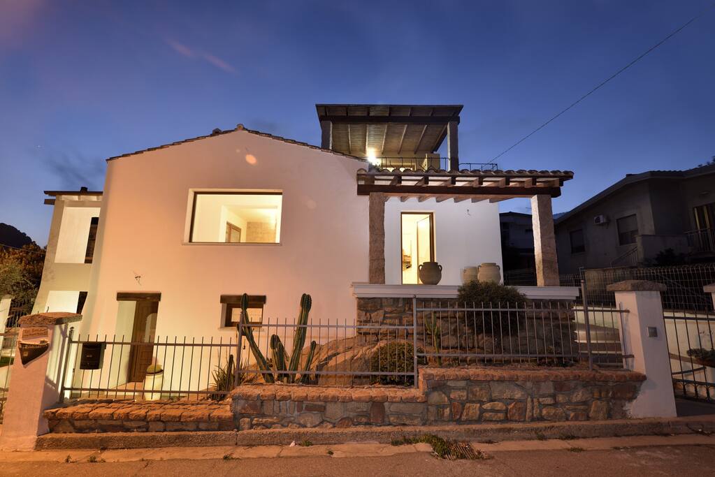 Esterno Casa di notte