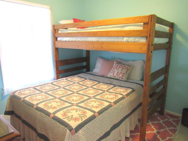Second Bedroom
Queen bed with full size loft bed
Closet and dresser