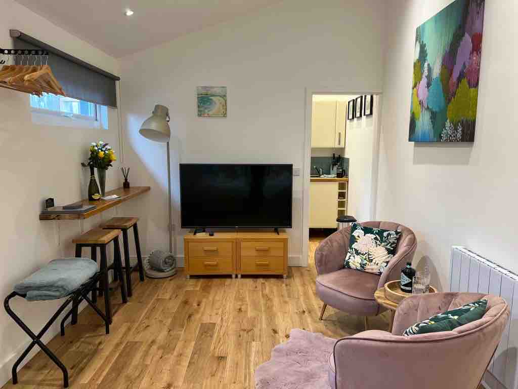 Top Airbnb: The Blystra Newquay, with on site parking in Newquay