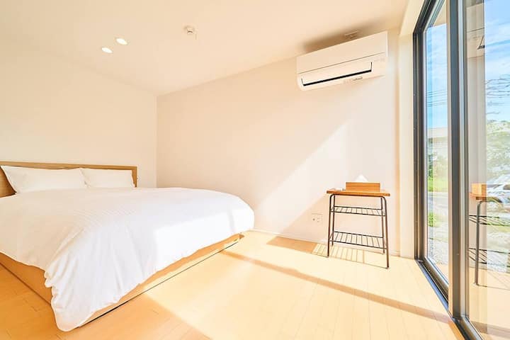 ห้องนอน ② เตียงคู่กว้าง 140 ซม.