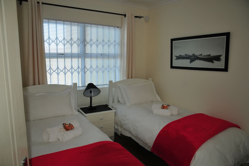 2nd Bedroom with twin beds