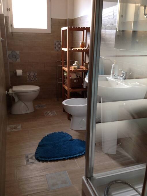 Bagno
con doccia
