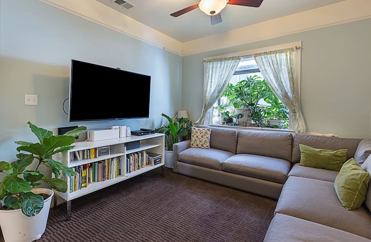 Beautiful 3 bedroom with garden and PARKING