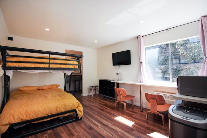 STUDIO 32 ~ Koreatown 2 beds! Only avail on Airbnb